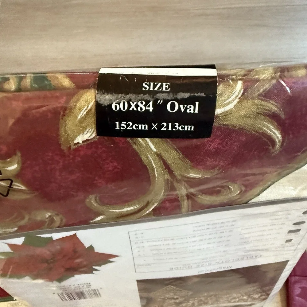 VTG‎ Christmas Tablecloth and 5 Matching Napkins Oval 60x84 NWT Home Statements